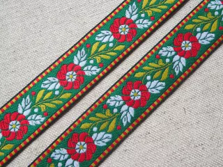 Stuha krojová zelená "červený kvet" - 2,4 cm