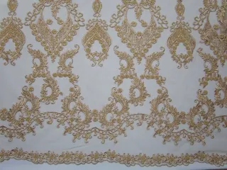 Vyšívaný tyl telový "vyšívané ornamenty s korálkami"