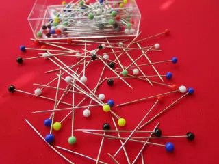 Špendlík s farebnou sklenenou hlavičkou "0,6x30mm"